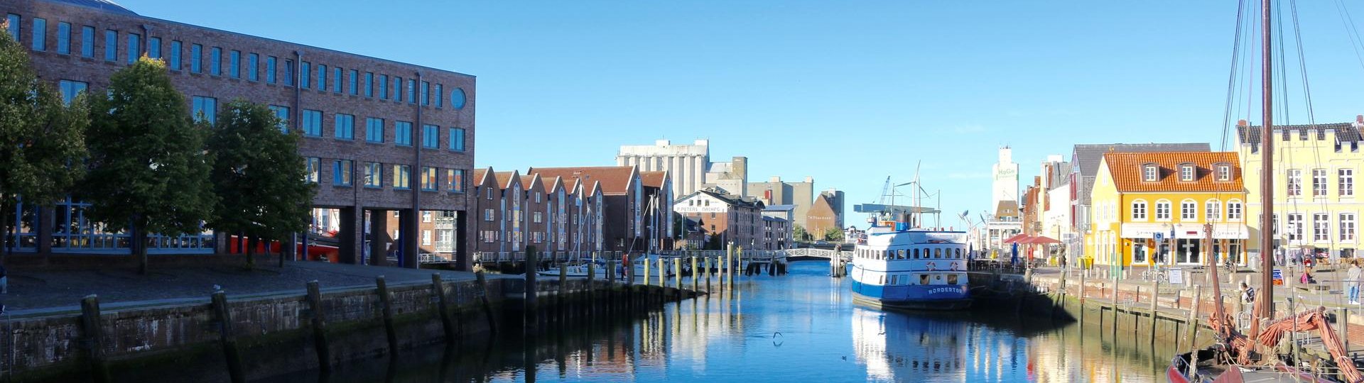 Husumer Rathaus am Binnenhafen